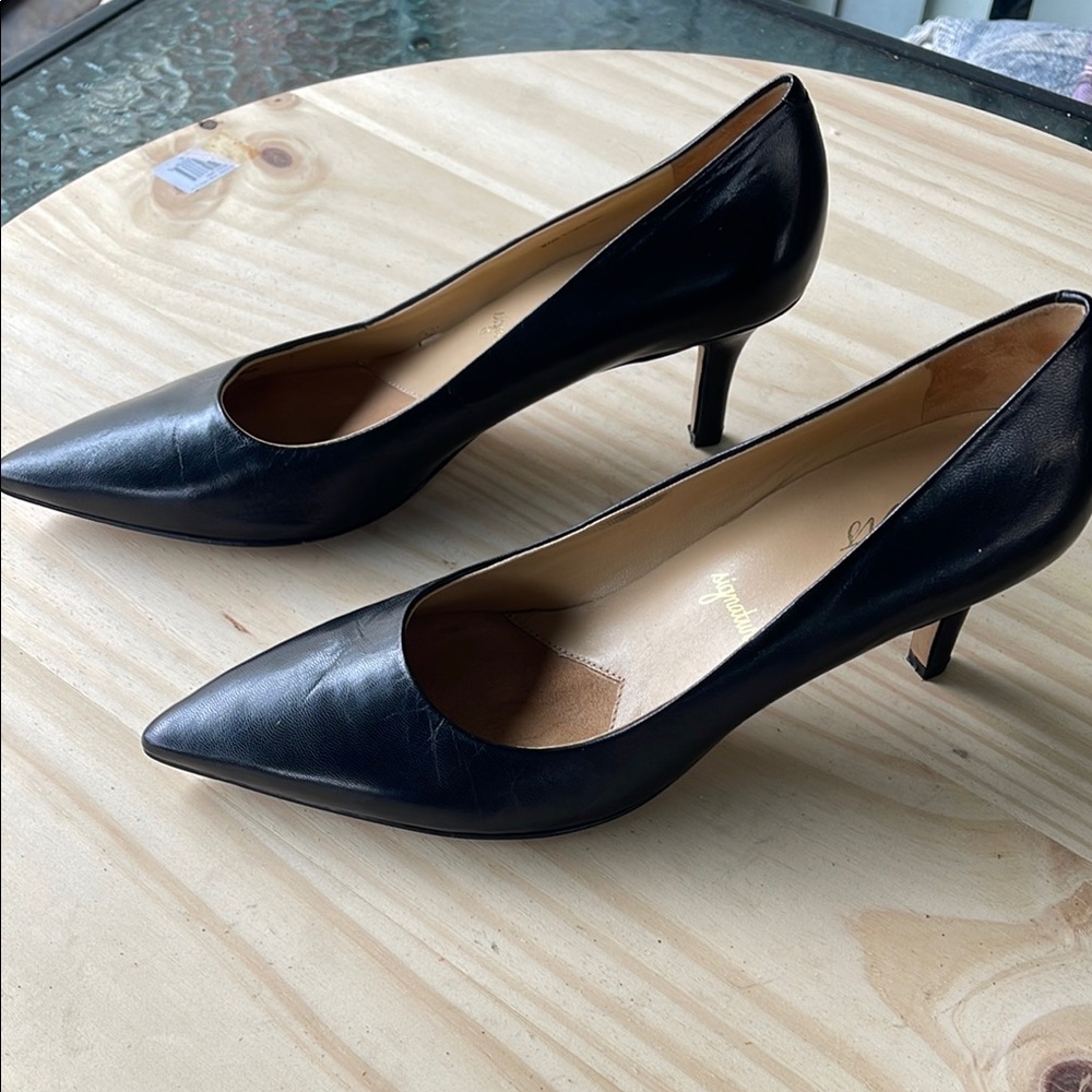 Trotters Black Heels Classic Pointed-Toe Pumps - Picture 4 of 16